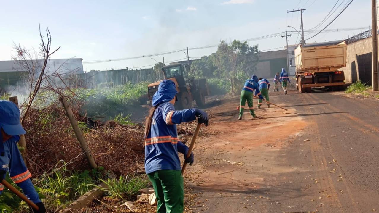 Peirópolis, Ponte Alta e diversas praças estão na programação de limpeza urbana da próxima semana