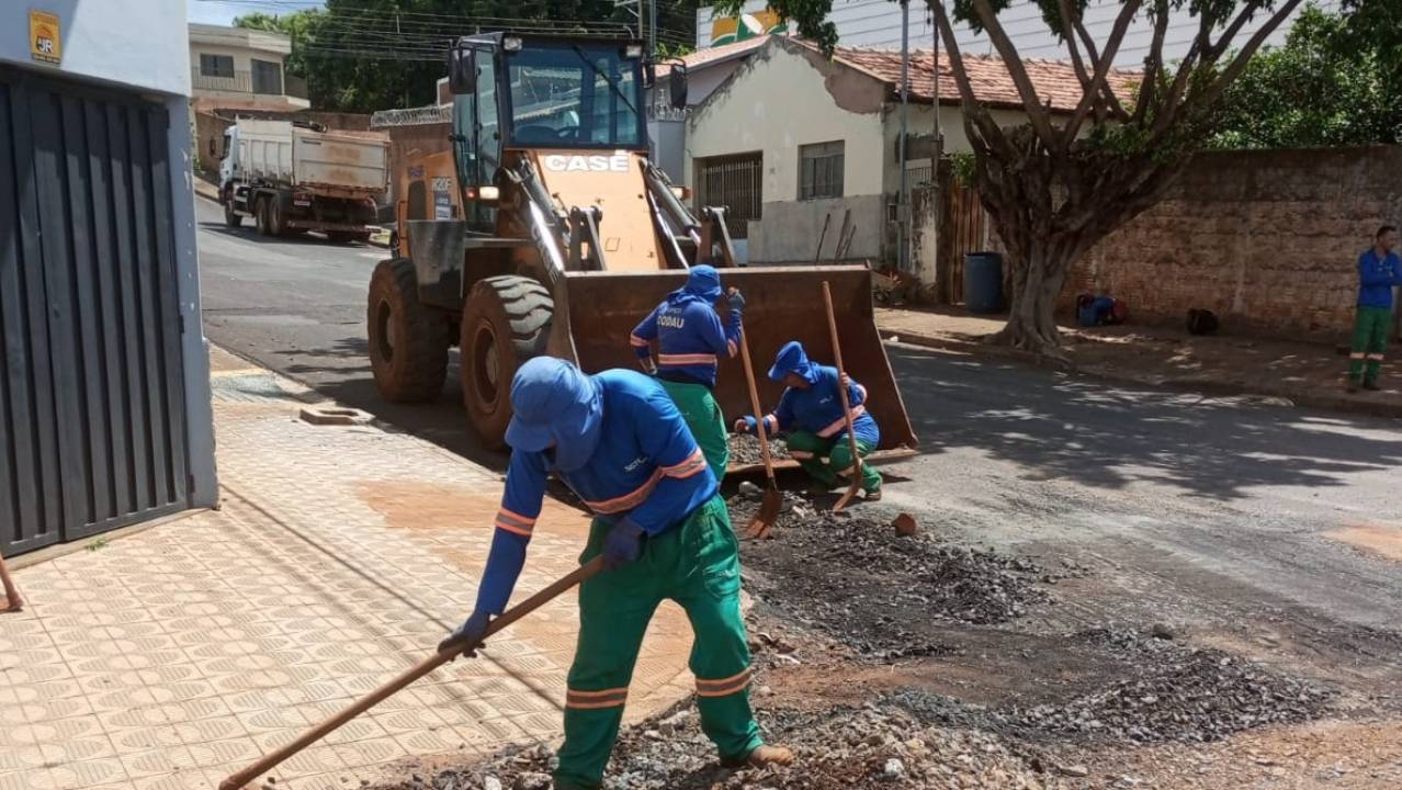 Equipes de limpeza urbana estarão em Ponte Alta e mais 27 bairros na próxima semana